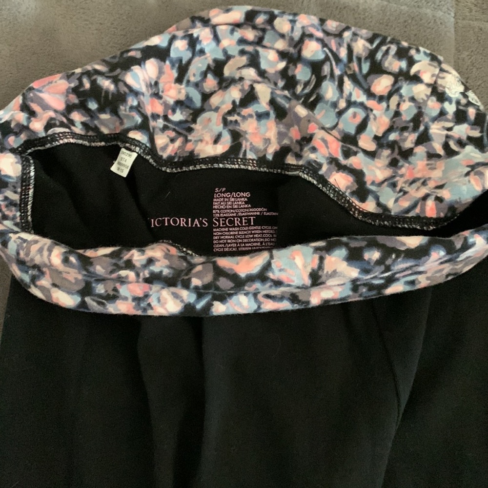 Pretty American Eagle floral yoga pants Size Small Long - Picture 2 of 4